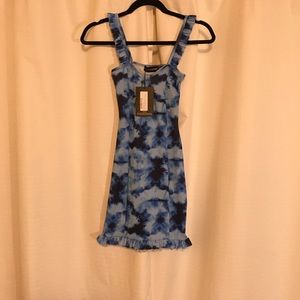 👍4\$30 NWT Prettylittlething Tie-dye dress. Size 2